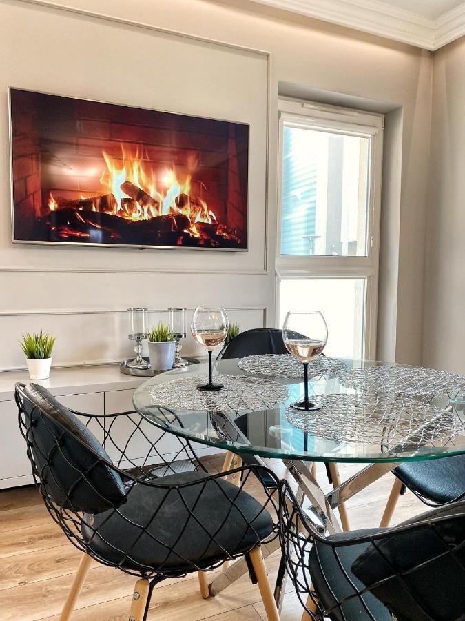 Bp Gray Premium Apartment Torun Bagian luar foto